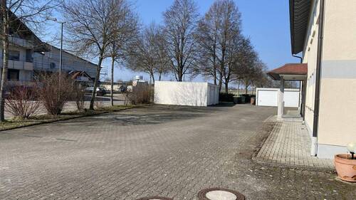 Hofeinfahrt - Etagenwohnung mit 96,00 m&sup2; in Sunthausen zur Miete