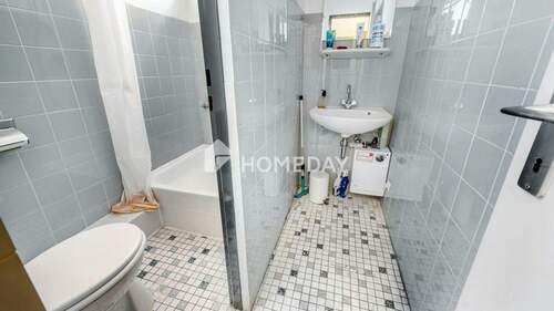 EG rechts Badezimmer 1 - 