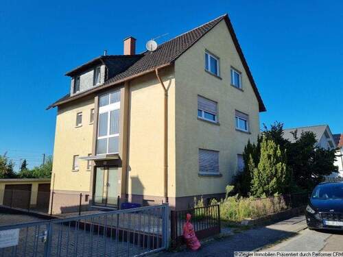 01 Ansicht Straßenseite - Freistehendes, solides 3-Fam.-Haus in Edingen-Neckarhausen, OT Neu-Edingen - 30004001
