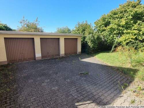 03 Garagen mit vorderem Garten - 9 Zimmer Mehrfamilienhaus, Wohnhaus in Edingen-Neckarhausen