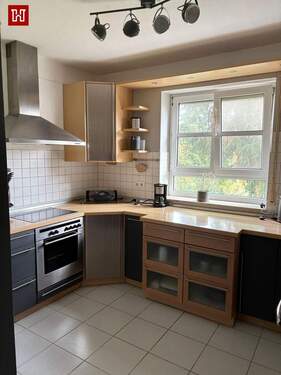 .. mit großer Einbauküche ! - Toll geschnittene 4 Zimmerwohnung mit großer Einbauküche und sonnigem Balkon !