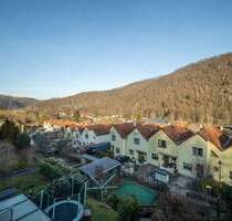 Schöne Aussicht mit viel Platz, Balkon, Terrasse, Kamin, Einbauküche und zwei Bäder wartet auf Sie! - Schlottwitz