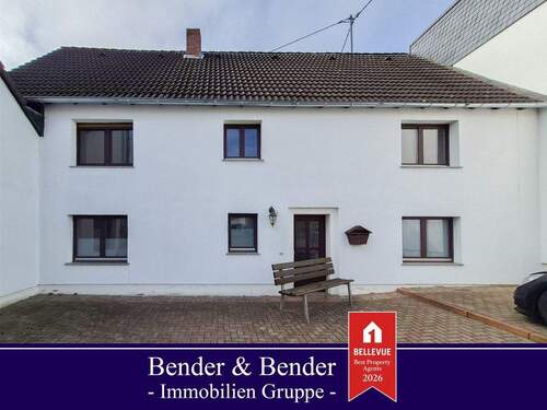 www.bender-immobilien.de - Gepflegtes Zweifamilienhaus in ruhiger Wohnlage nähe Asbach zu verkaufen!