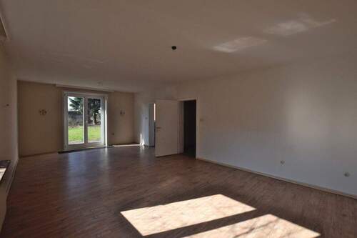 Wohnzimmer - Einfamilienhaus mit 136,60 m&sup2; in Heide zum Kaufen