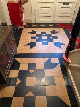 Fußboden im Flur - 9 Zimmer Einfamilienhaus zum Kaufen in Soltau