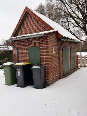 Nebengebäude mit Abstellflächen - 