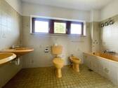 Badezimmer mit Badewanne 1. Obergeschoss - 