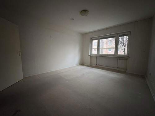 Schlafzimmer - Helle 3-Zimmer-Wohnung mit viel Gestaltungspotenzial in Ingolstadt