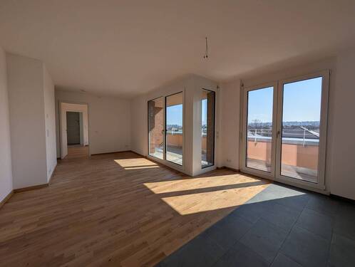 Wohnbereich & Terrasse - 2 Zimmer Etagenwohnung zum Kaufen in Dresden