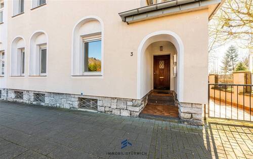 Hausfront Bild 2 - 