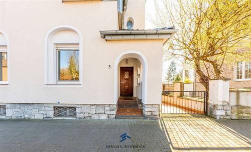 Hausfront - 