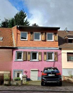 Ansicht mit 2 Stellpätzen - Schmuckkästchen für die kleine Familie, mit Terrasse, Garten und 2 Autoabstellplätzen, in St. Ingbert (Nähe Elsterstein)
