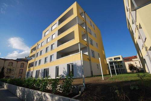 Außenansicht - Großzügig, hochwertige 4 Zi.-Wohnung mit Loggia und TG-Stellplatz zu vermieten