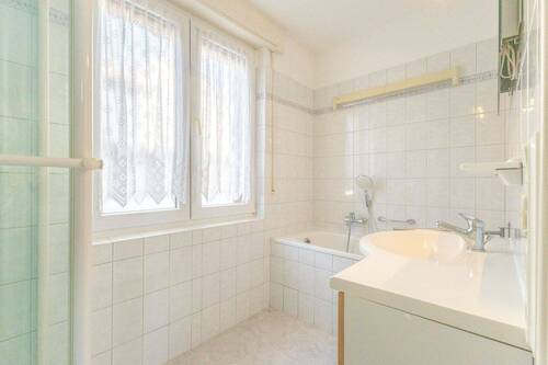 Tageslichtbad im EG; Zugang vom Schlafzimmer - 