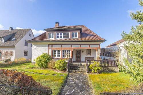 Haus- & Gartenansicht - Menden Lendringsen 1-2 FMH in ruhiger Waldrandlage mit schönem Ausblick