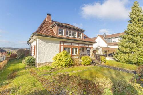 Haus- & Gartenansicht - 4 Zimmer Einfamilienhaus zum Kaufen in Menden