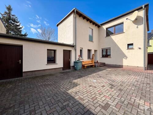 Objektrückseite / Innenhof - 4 Zimmer Einfamilienhaus in Muldestausee