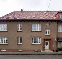 Listenpreis 250.000,00 € - Geräumiges Stadthaus in Malchin - 2 große Wohnungen, gepflegtes Grundstück mit Sitzecke und Garage