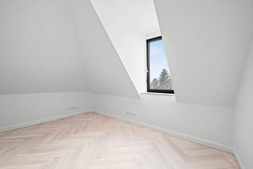 Arbeiten / Gast Dachgeschoss - 