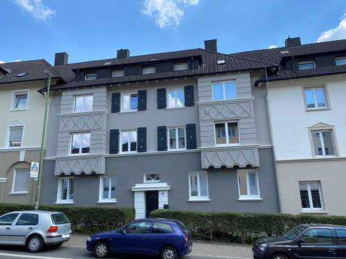 6 Familienhaus - Kernsanierte Stadtwohnung im 2. Obergeschoss mit Südbalkon zu vermieten