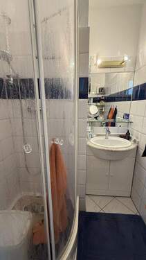 Bad 2 - 1 Zimmer Etagenwohnung in Berlin