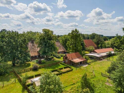 Hofanlage mit Nebengebäuden - 2 Zimmer Mehrfamilienhaus, Wohnhaus zum Kaufen in Bleckede