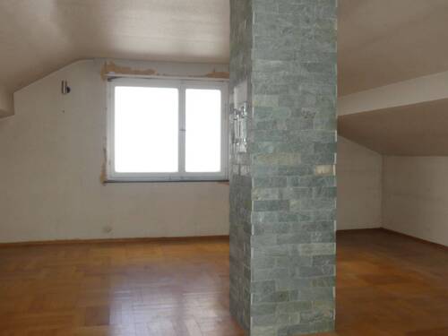 Zimmer im Dachgeschoss - 