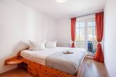 Schlafzimmer mit Zugang zum Balkon - 