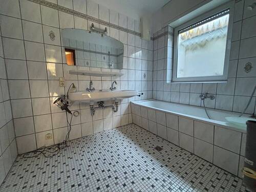 Teilansicht vom Badezimmer - 