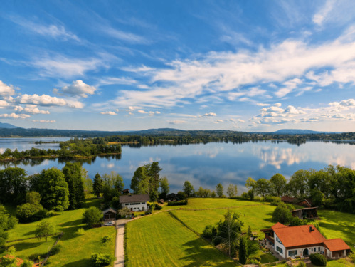 Blick bis zum See - Ein Logenplatz über See und Berge. Exklusives Grundstück in privilegierter Lage.