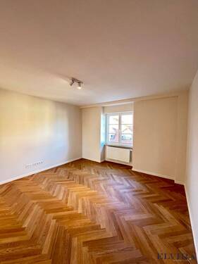 Wohnzimmer - Etagenwohnung mit 84,30 m&sup2; in München zum Kaufen