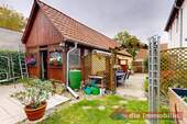 Nebengebäude mit Werkstatt, Garage und Gartenlaube - 