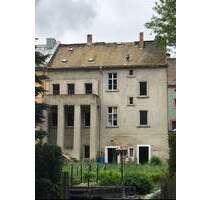 Sanierungsbedürftiges Mehrfamilienhaus mit Potenzial in Grimma-Mutzschen.