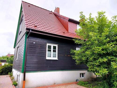 Straßenansicht - 3 Zimmer Doppelhaushälfte zum Kaufen in Neustrelitz