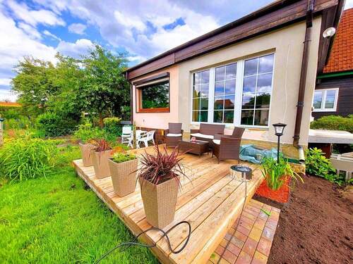 Terrasse am Haus - Doppelhaushälfte mit 112,00 m&sup2; in Neustrelitz zum Kaufen