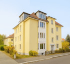 Straßenansicht - Großzügige 4-Zimmer-Wohnung mit Terrasse - sofort bezugsfertig
