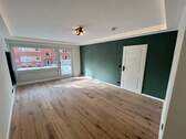 Wohnzimmer mit Balkon 1 - 2 Zimmer Etagenwohnung zum Kaufen in Hamburg