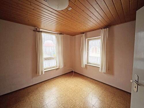 Zimmer OG - 1 Zimmer Mehrfamilienhaus, Wohnhaus in Münsingen / Böttingen