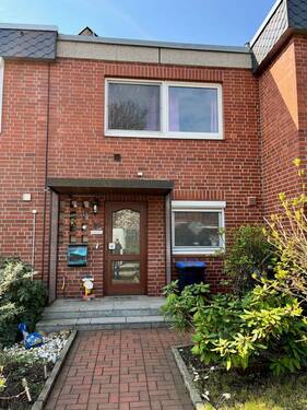 Hausansicht - Reihenhaus mit Keller in Norderstedt - klein, aber mein