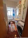 Bad mit Wanne und Fenster - 