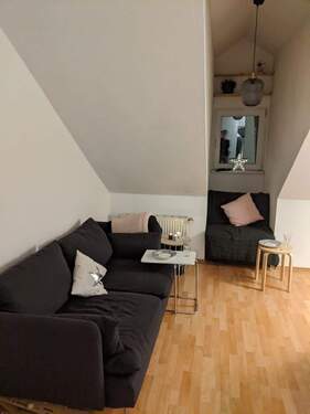 Sitzecke im Wohnzimmer - 2 Zimmer Etagenwohnung zur Miete in Erfurt