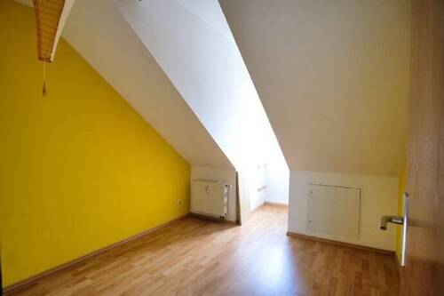 Schlafzimmer (Wände sind nun weiß gestrichen) - Etagenwohnung mit 44,10 m² in Erfurt zur Miete