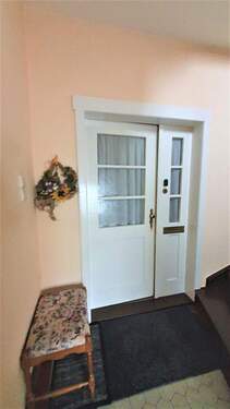 Eingang zur Wohnung - Schnuckelige 3-Raum-Wohnung im 3-Familien-Haus Schmalkalden, Einbauküche, zentrumsnah & im Grünen