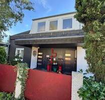 Architekten Einfamilienhaus mit Pool & Sauna und Garten sowie Einliegerwohnung - Breisach am Rhein