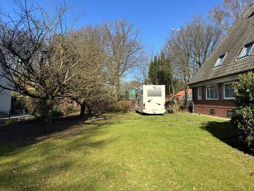 Blick zum vorderen Grundstücksbereich - 