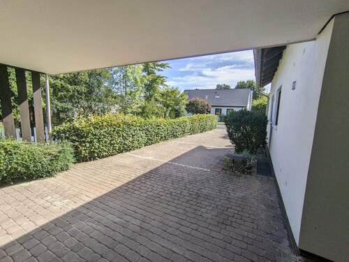 Blick auf Einfahrt - 7 Zimmer Einfamilienhaus in Celle