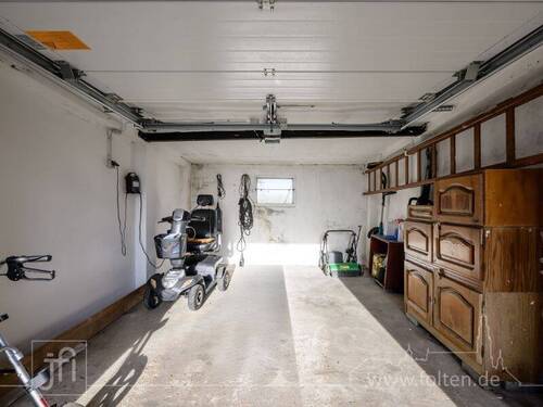 Garage mit E-Sektionaltor - 