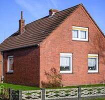 Hinter dem Haus der Deich, nach vorne weites Land... - Jemgum Ditzum