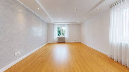 Wohnzimmer - 5 Zimmer Etagenwohnung zum Kaufen in Frankfurt am Main