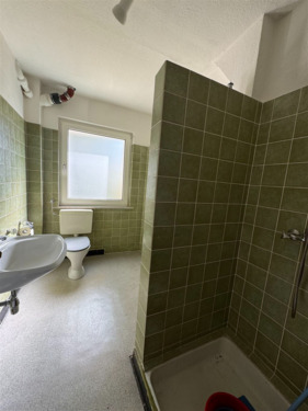 Bad mit Dusche - 